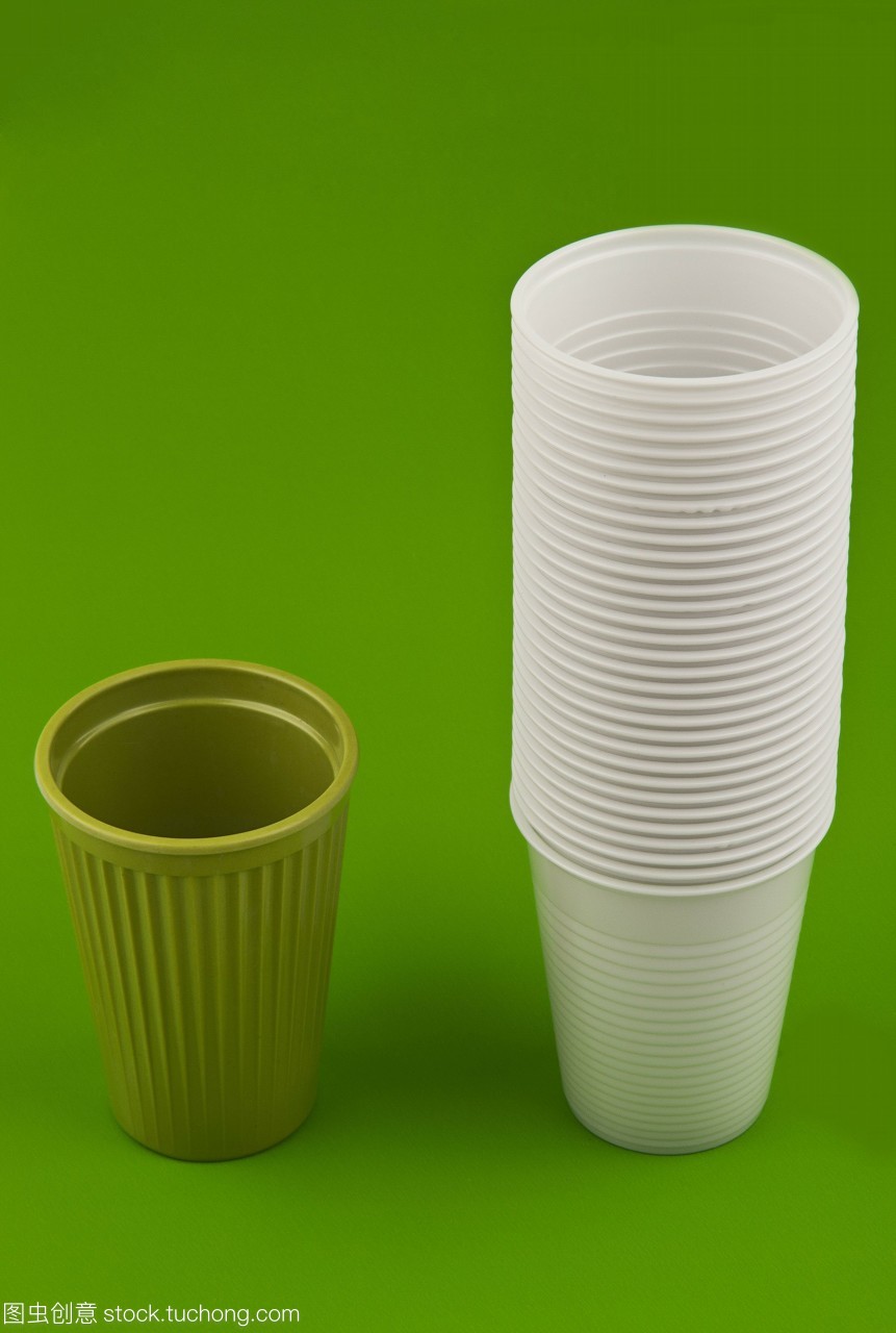 組成環(huán)保玻璃和塑料杯