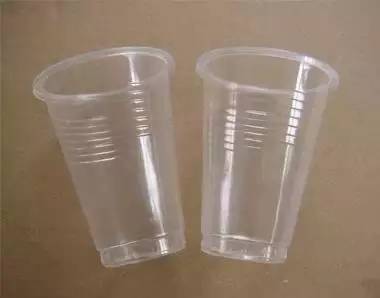 四種杯子喝水危險容易中毒 ( 快看看你用的杯子吧)